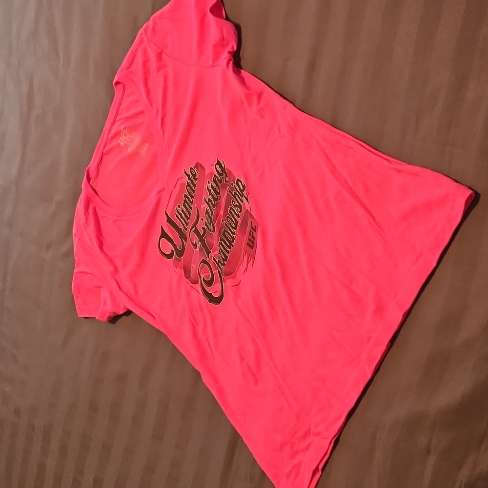 Ladies UFC tshirt, size XL